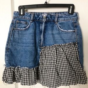 Denim skirt with gingham notch hem (size: small)